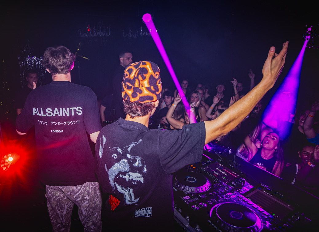 Live set photo 1