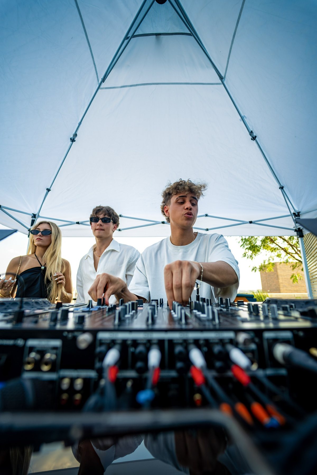 Live set photo 3