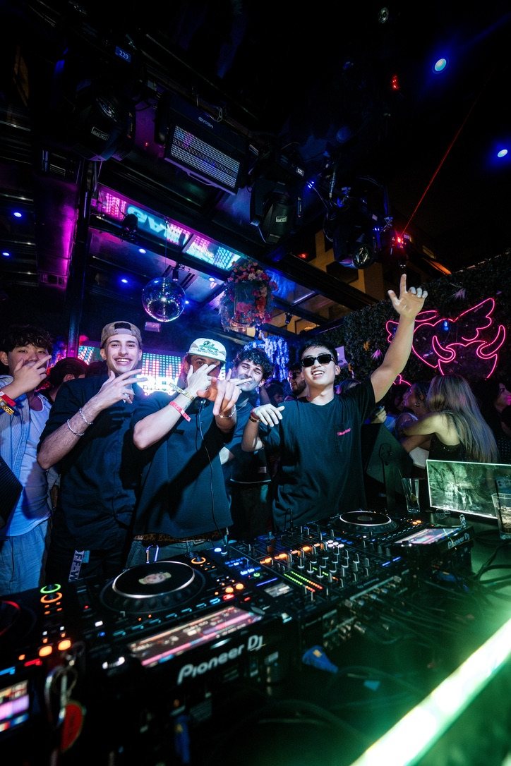 Live set photo 6